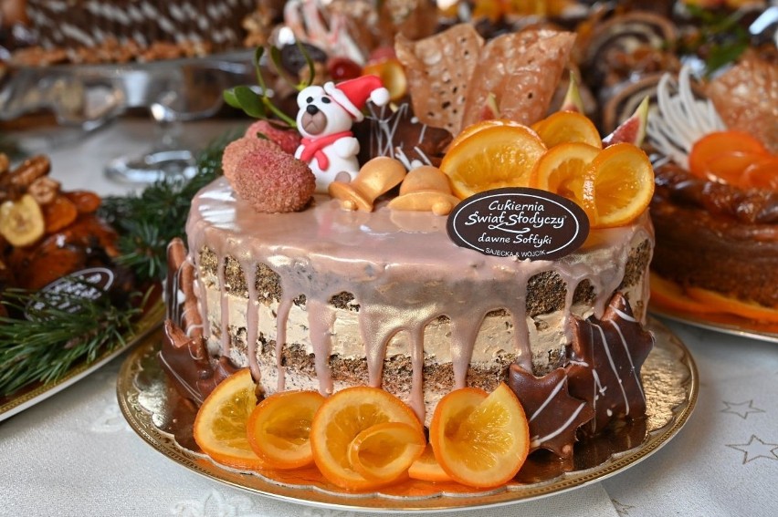 Świąteczne pyszności i kiermasz ciast w kieleckiej Cukierni Świat Słodyczy (WIDEO, zdjęca)