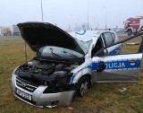 Tarnów. Policyjny radiowóz rozbił się na autostradzie