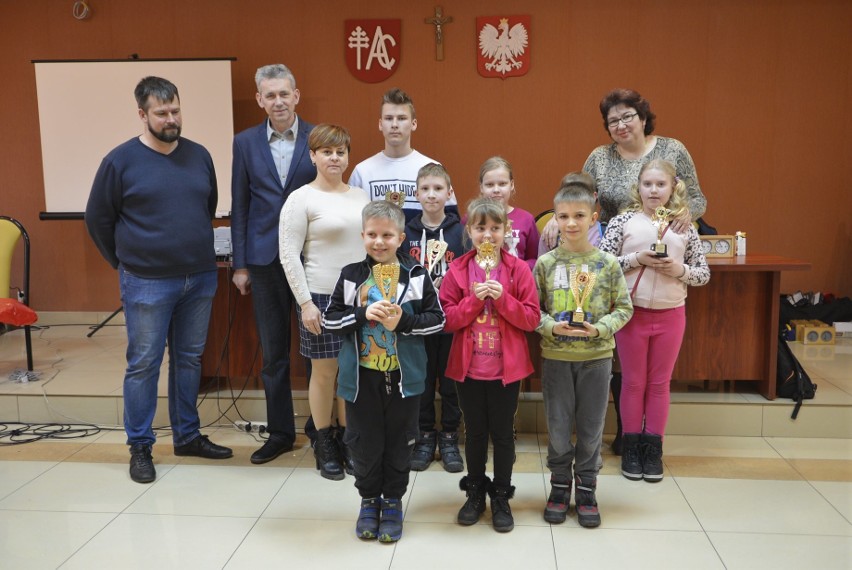 Andrzejewo.  Ferie zakończone. W ramach zimowisk uczniowie wzięli udział w szachowych mistrzostwach szkół oraz turnieju tenisa stołowego