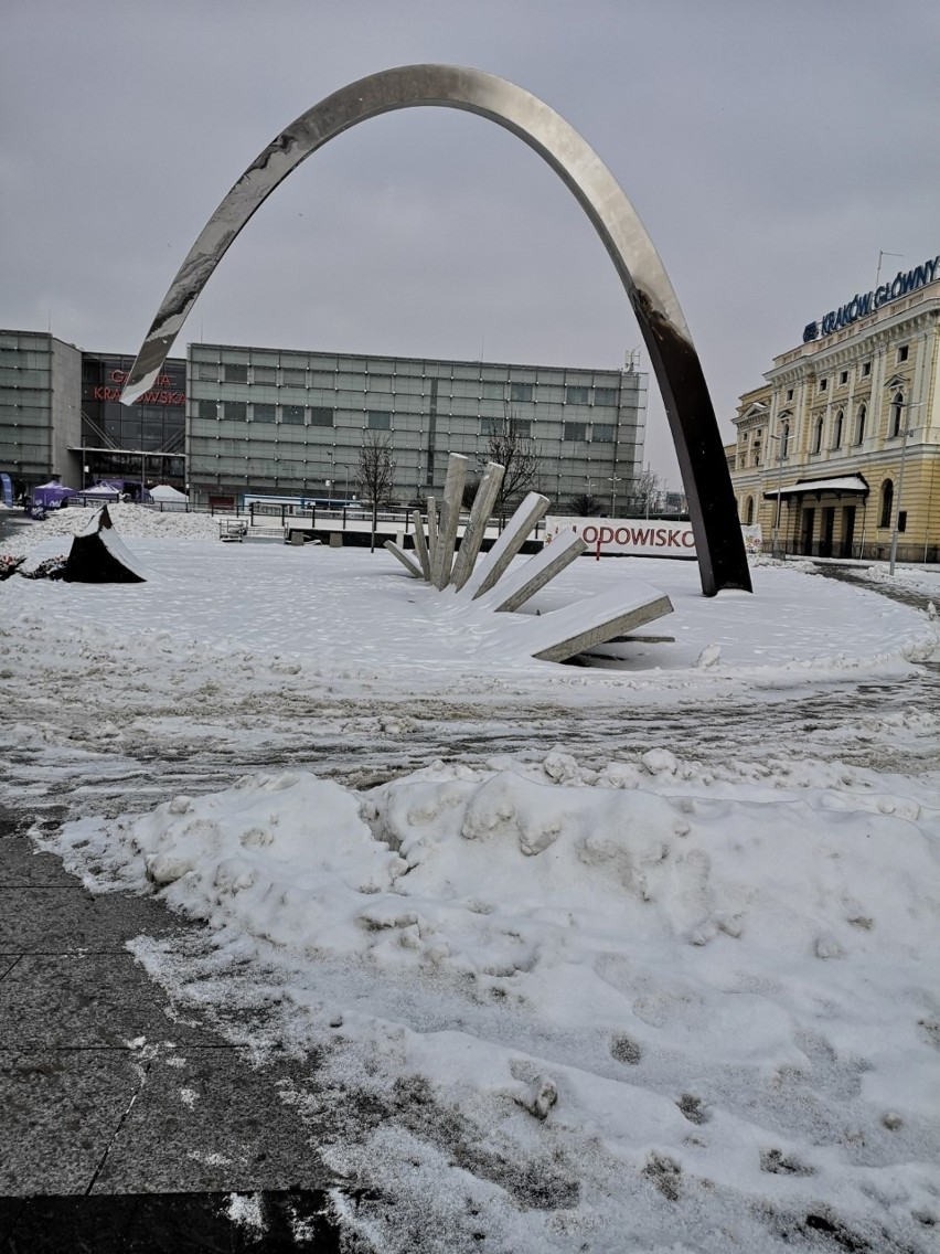 Kraków. Takiej zimy dawno nie było. Rekordowe wydatki z powodu mrozu i dużych opadów śniegu [ZDJĘCIA] 