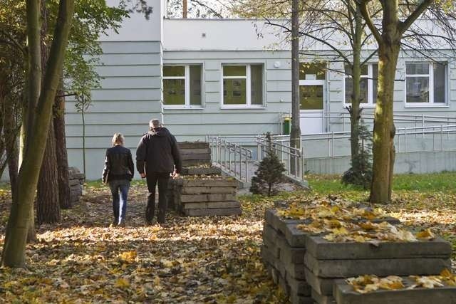 Na teren szpitala prowadzą trzy furtki. Jeśli ktoś chciał podrzucić łożysko, to nie miałby z tym problemu