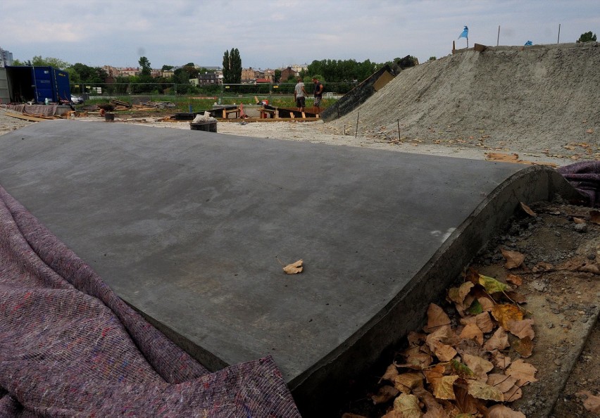 Skatepark przy ul. Rusałka nabiera kształtów. Miłośnicy ekstremalnych sportów skorzystają z niego jesienią 