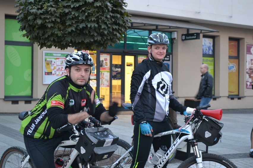 Night Biking Jaworzno: Ok. 250 osób wzięło udział w niedzielnym rajdzie rowerowym [ZDJĘCIA]