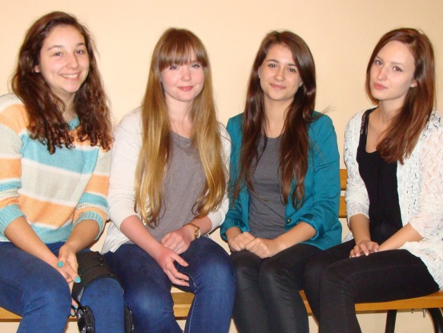 Od lewej: Barbara Gębiś, Agnieszka Pasierbek, Paulina Biedroń i Patrycja Janiga z III klasy Liceum Ogólnokształcącego nr 1 w Tarnowie - są zgodne, że po maturze wyjadą na studia do innego miasta