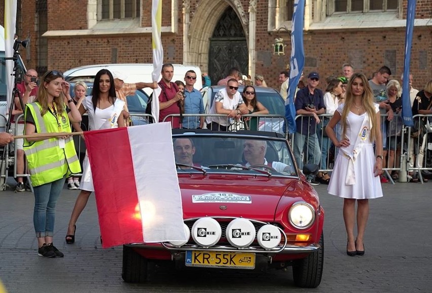 7. Rajd Polski Historyczny wyruszył z Rynku Głównego. Trasa ma 1250 km i wiedzie górskimi oraz podgórskimi drogami Małopolski