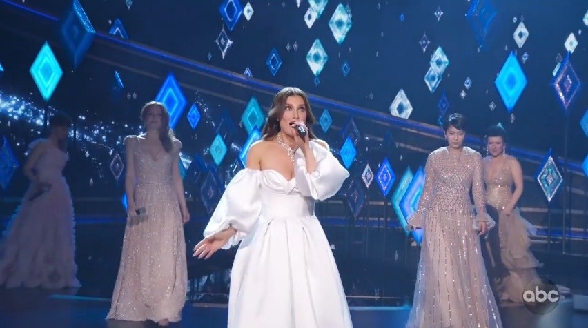 Oscary 2020. Katarzyna Łaska obok Idiny Menzel na oscarowej scenie. Którą piosenkę z "Krainy lodu 2" zaśpiewały?
