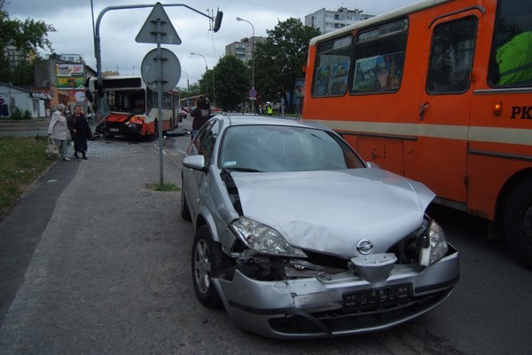 Groźny wypadek przy ul. Lutomierskiej. Pięć osób w szpitalach (aktual., zdjęcia)