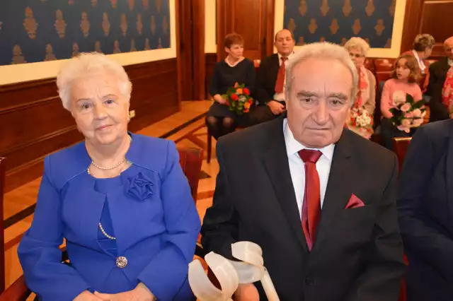 Agnieszka i Stanisław Rodzeń podczas uroczystości Złotych Godów w ratuszu