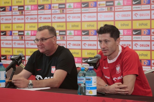 Czesław Michniewicz i Robert Lewandowski podczas wrześniowej konferencji