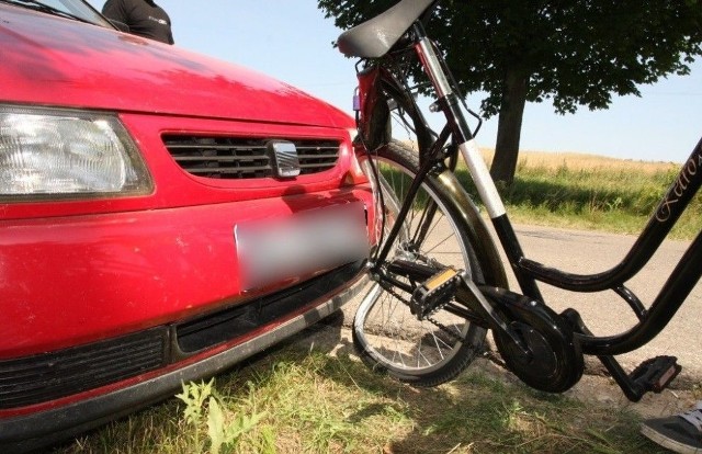 52-letni rowerzysta z ogólnymi obrażeniami ciała trafił do szpitala.