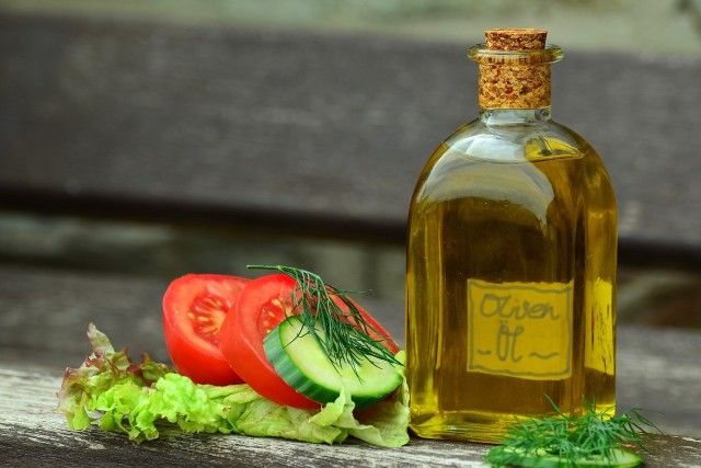 Oliwa z oliwek ma wiele zastosowań. Nie tylko w kuchni.