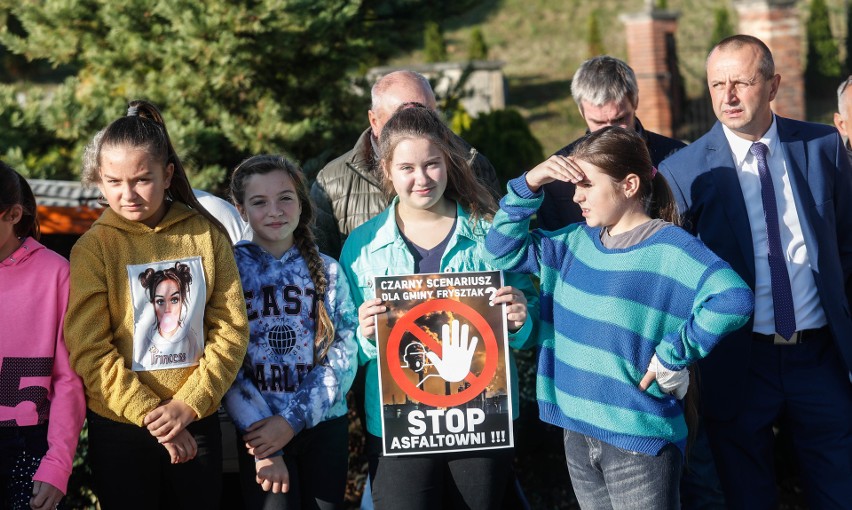 Tak wyglądał protest mieszkańców Frysztaka przeciwko budowie...