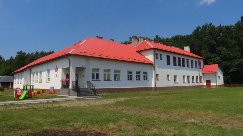 Szkoła w Alfredówce w gminie Nowa Dęba. Na termomodernizację...