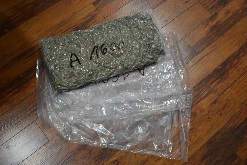 Trzej mieszkańcy Podkarpacia oskarżeni o przemyt gigantycznej ilości marihuany. W tirach przewieźli 2,5 tony narkotyku [ZDJĘCIA]