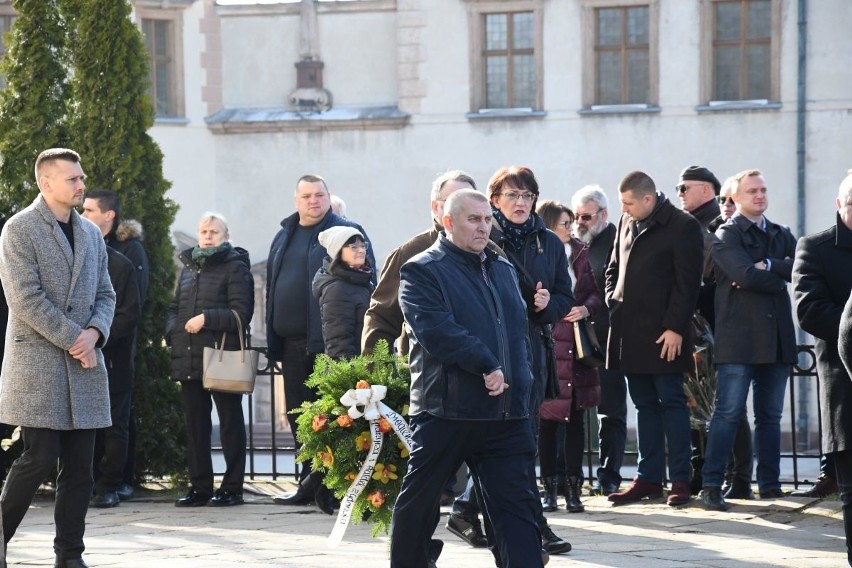 Ostatnie pożegnanie kieleckiego przedsiębiorcy Sylwestra Zająca. Na pogrzeb przyszły tłumy ludzi (WIDEO, ZDJĘCIA) 