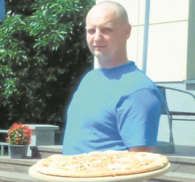 Właściciel Pizzerii Paradiso Robert Jasztal zaprasza do swojego lokalu.