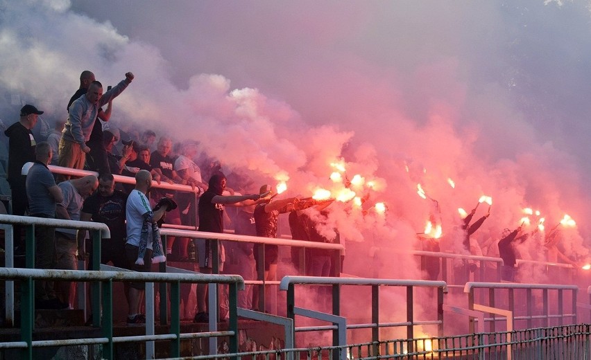 3 liga. Wisłoka Dębica zremisowała z Unią Tarnów. Dębiczanie wygraną stracili w doliczonym czasie [ZDJĘCIA, RELACJA]