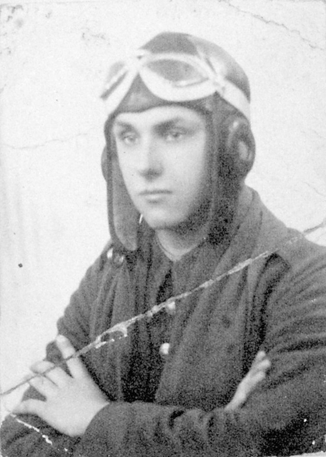 Rok 1938. Pan Roman znalazł się wśród 158 absolwentów bydgoskiej szkoły lotnictwa
