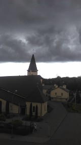 Burza nad Podkarpaciem. Czarne chmury nad kościołem, grad i deszcz [ZDJĘCIA INTERNAUTÓW]