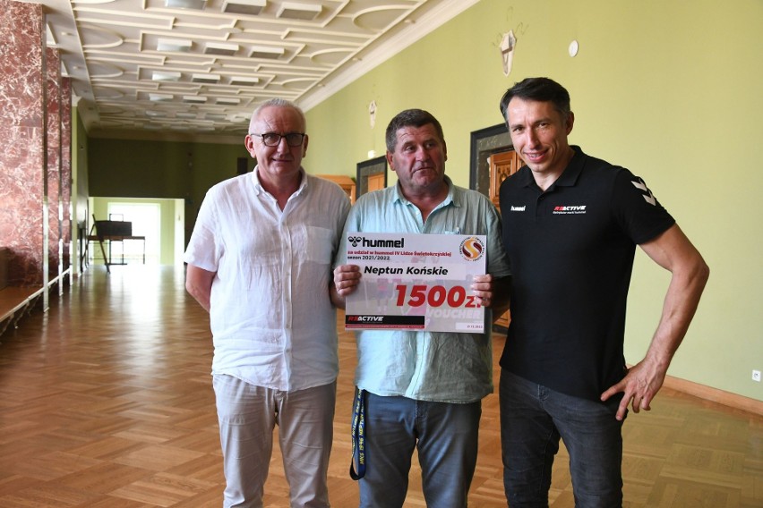 Vouchery od Hummela. Sprzęt sportowy na kwotę ponad 120 000 złotych otrzymały świętokrzyskie kluby piłki nożnej 