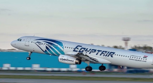 Samolot do Egiptu zaginął. Leciał z Paryża do Kairu. EgyptAir podaje, że na pokładzie było 69 osób. To mogła być katastrofa lotnicza lub atak terrorystyczny.