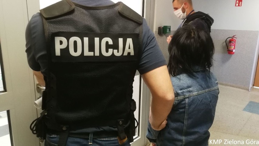 Policja rozbiła grupę osób, które kradły katalizatory.