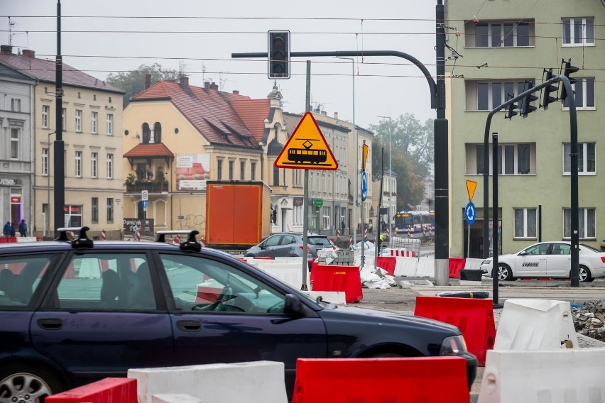 Na udrożnionym już dla ruchu rondzie Bernardyńskim...