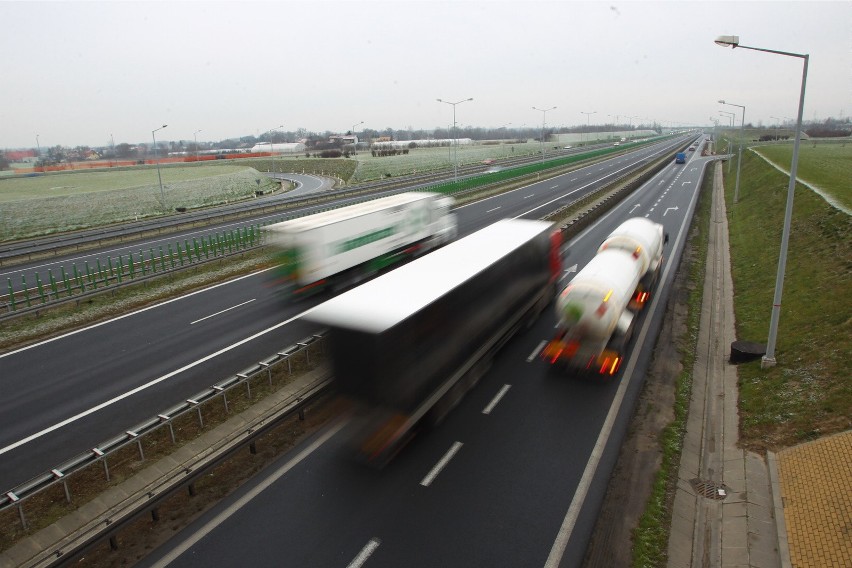 Na autostradzie A2 ścigały się ciężarówki?