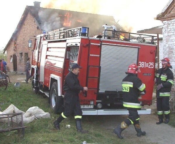 Do pożaru najpierw przyjechał zastęp zawodowej straży...