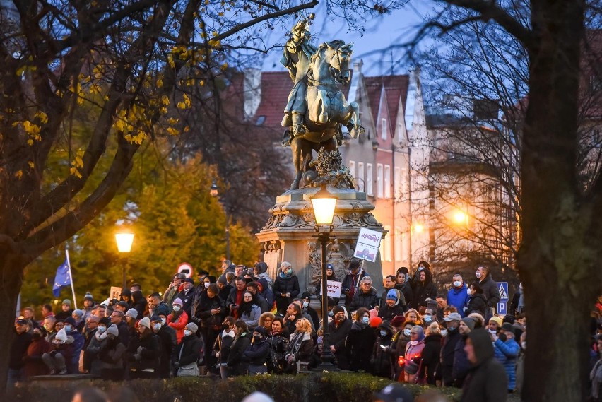 Protest "Ani jednej więcej" na ulicach Gdańska. Marsz dla...