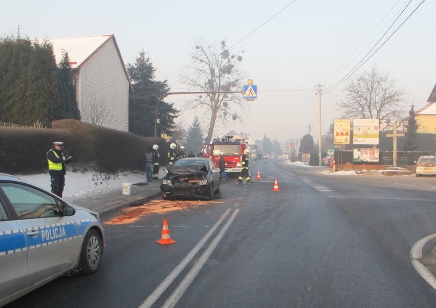Zderzenie dwóch samochodów na drodze krajowej 44 w Przeciszowie