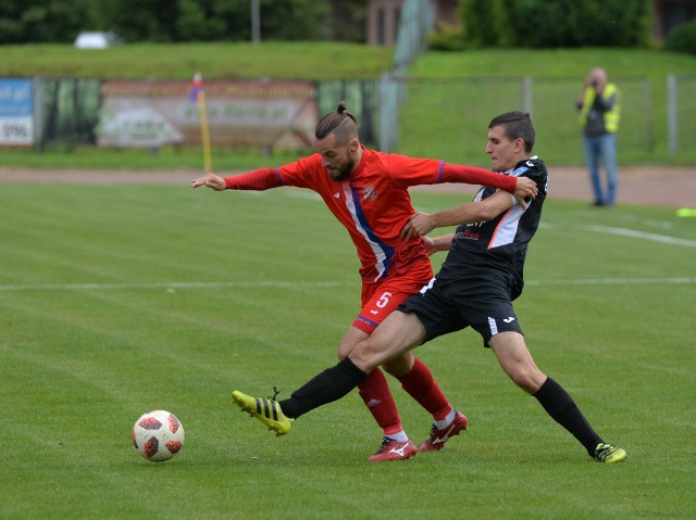 Polonia Przemyśl zremisowała w sobotę u siebie z Głogovią Głogów Małopolski 0:0.Polonia Przemyśl - Głogovia Głogów Młp. 0:0Polonia: Kuźma 6 – Solarz 6, Kuźniar 6 żk, Zanko 6, Głuszko 6 (76 Adamski żk) – P. Broda 6, Kowalski 6 (71 J. Broda), Kazek 6, Błahuciak 6, Wanat 6 – Piątek 6. Trener Piotr Cisek.Głogovia: Lipka 6 – Kłak 6, Kozubek 6, Szkolnik 6, Delekta 6 żk – Skoczylas 6 (83 Nieckarz), Szyszka 6, Chamera żk 6, Szczoczarz 6 (66 Codello) – Hajkowicz 6, Szymański 6 (56 Pałys-Rydzik 5 żk). Trener Adam Wałczyk. Sędziował Winiarz 7 (Przeworsk). Widzów 200. 