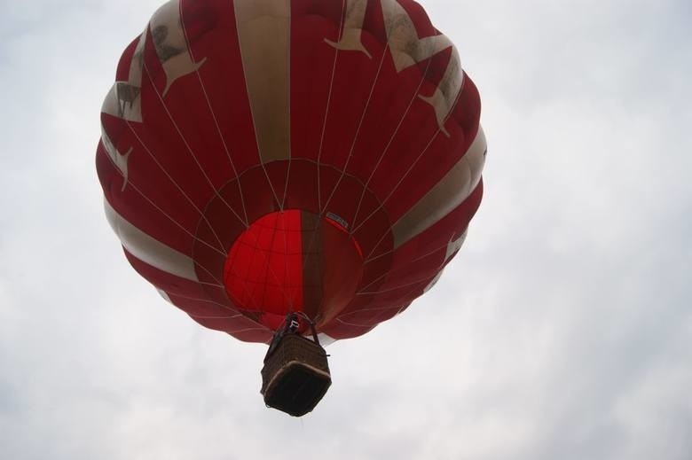Firmy oferujące loty balonami gwarantują swoim klientom...