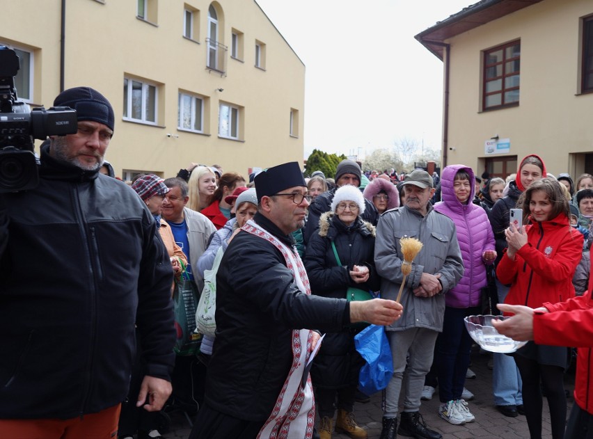 Lublin. Wielkanoc 2022. W śniadaniu Caritasu wzięło udział blisko tysiąc osób z Polski i Ukrainy. ZOBACZ ZDJĘCIA