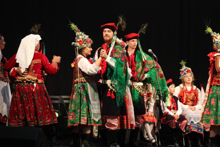 Tańce podczas fragmentów widowiska Wesele Krakowskie z Bibic