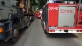 Tragiczny wypadek w Sulicicach. Na drodze zginął 39-letni motocyklista. Wpadł pod ciężarówkę. Służby zamknęły drogę nr 213