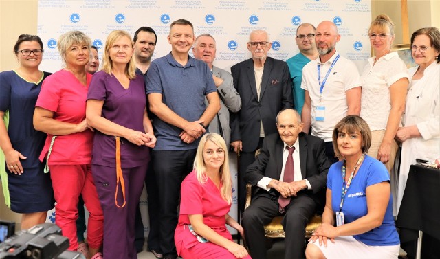 Pracownicy szpitala podziękowali prof. Eugeniuszowi Murawskiemu za lata wspólnej pracy