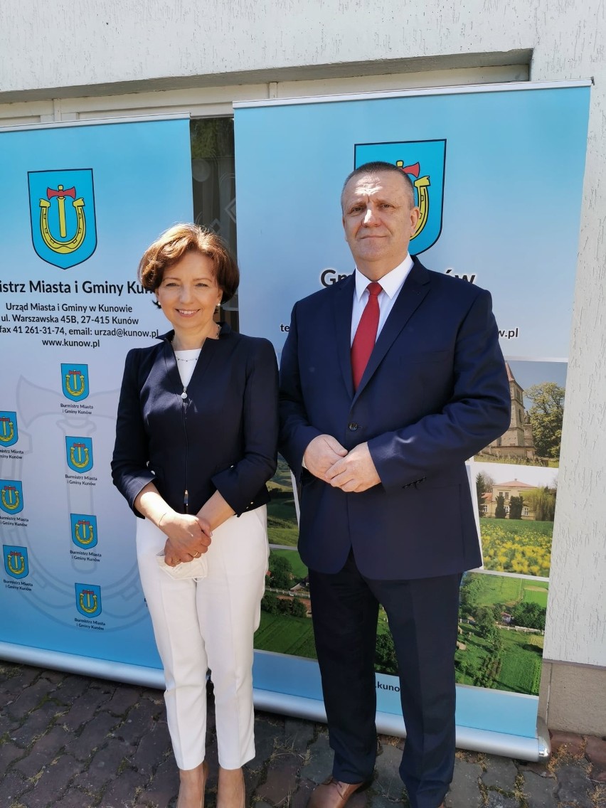 Minister rodziny i polityki społecznej Marlena Maląg odwiedziła gminę Kunów 