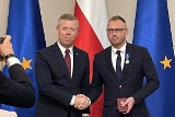 Medal za Centrum Usług Społecznych w Czarni. Wójt i dyrektor CUS z Medalami Stulecia Odzyskanej Niepodległości. Zdjęcia