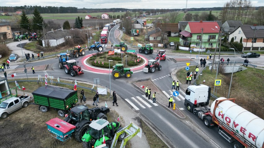 Całodobowy protest rolników w Nagłowicach. Zielone miasteczko zostanie tu aż do piątku, a może i dłużej