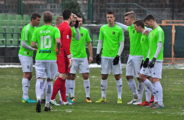 Piłkarze Stali Stalowa Wola ograli w niedzielę jednego z faworytów w walce o awans do pierwszej ligi.