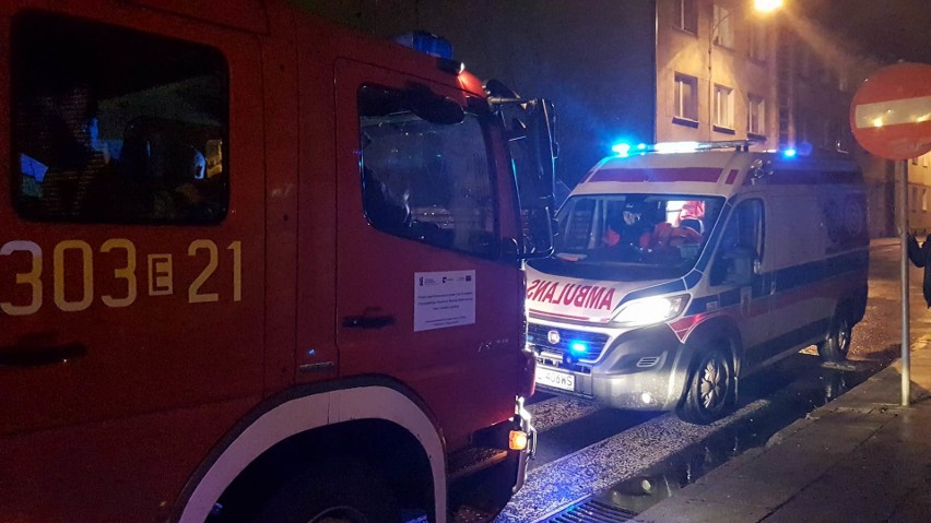 Wypadek na 6. Sierpnia w Łodzi. Pijana kobieta spadła z balkonu [ZDJĘCIA]