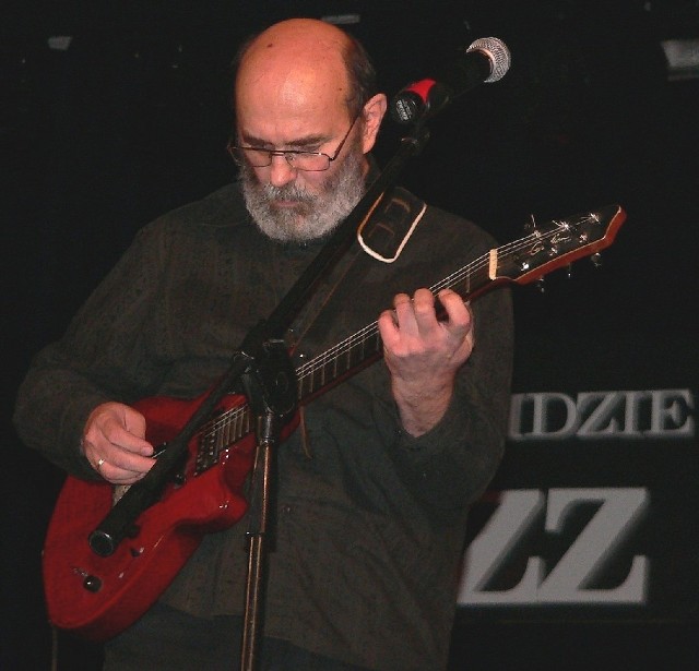 Koncert gitarzysty Ryszarda Styły rozpoczął w sobotni wieczór buski Ponidzie Jazz Festival - Zaduszki 2010.