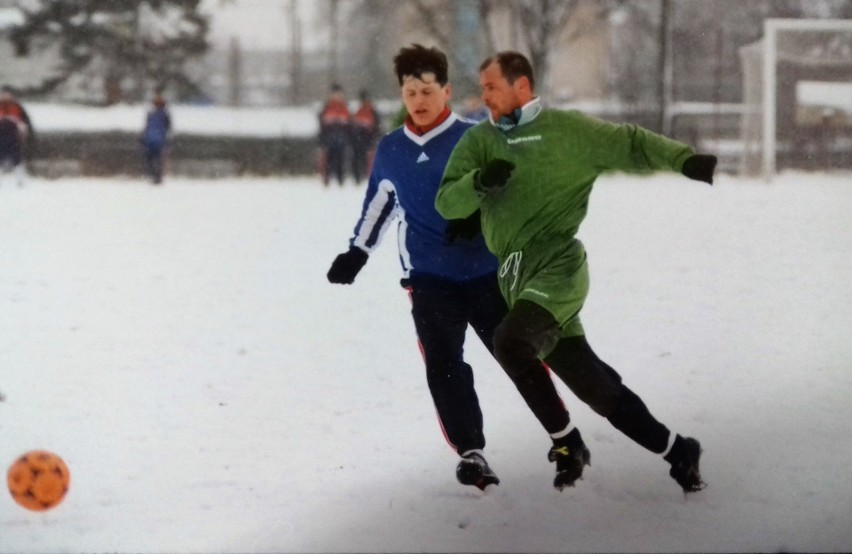 Luty 1999, sparing. W zielonym stroju Krzysztof Szary...