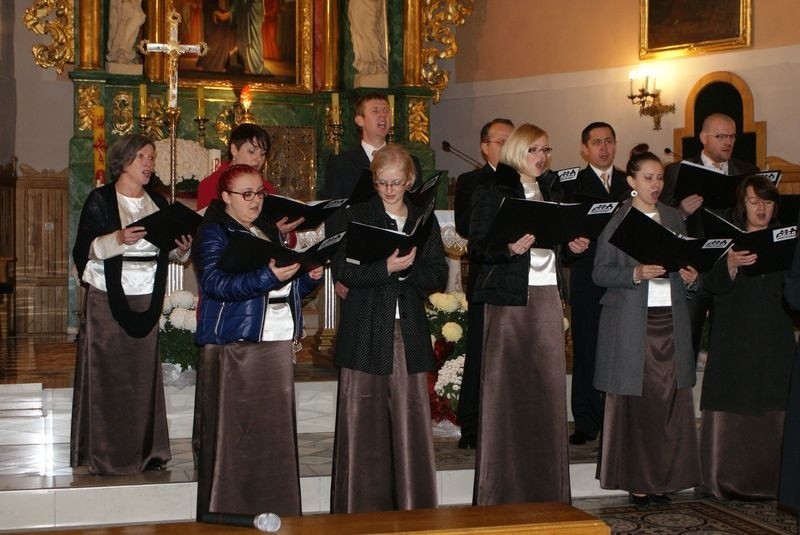W kościele farnym pieśni patriotyczne śpiewał Ostrołęcki...