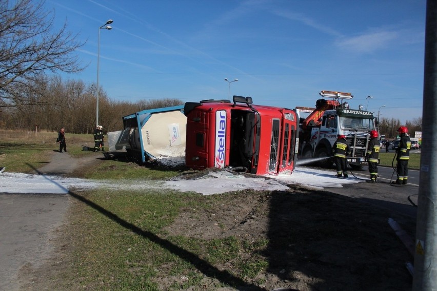 Wypadek ciężarówki z cysterną w Chełmie