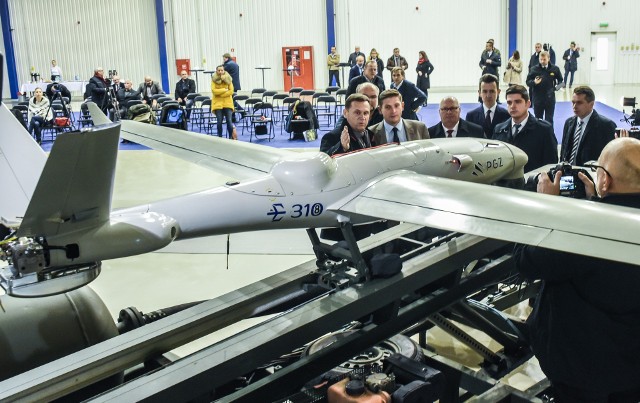 Przypomnijmy, że WZL nr 2 z Bydgoszczy zdobyły grant na budowę dronów wart 21 milionów. „Zespolona Platforma Rozpoznawcza” to robocza nazwa jednego z siedmiu bezzałogowców, które do 2021 roku mają powstać w Wojskowych Zakładach Lotniczych.