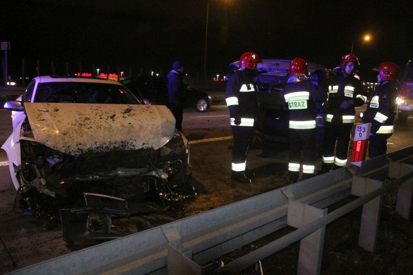 Karambol na A4. Zderzenie czterech samochodów [ZDJĘCIA]