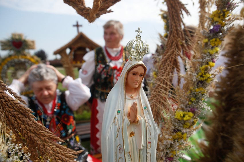 Piękne wieńce na dożynkach diecezjalnych 2022 w Rzeszowie [ZDJĘCIA]