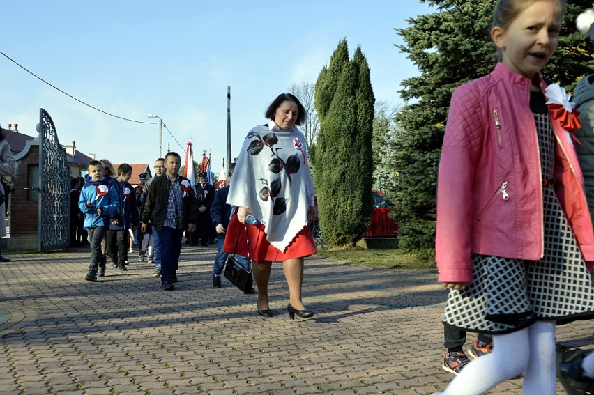 Staszkówka. Uroczyście świętowano rocznice niepodległości. W kościele odsłonięto okolicznościową tablicę